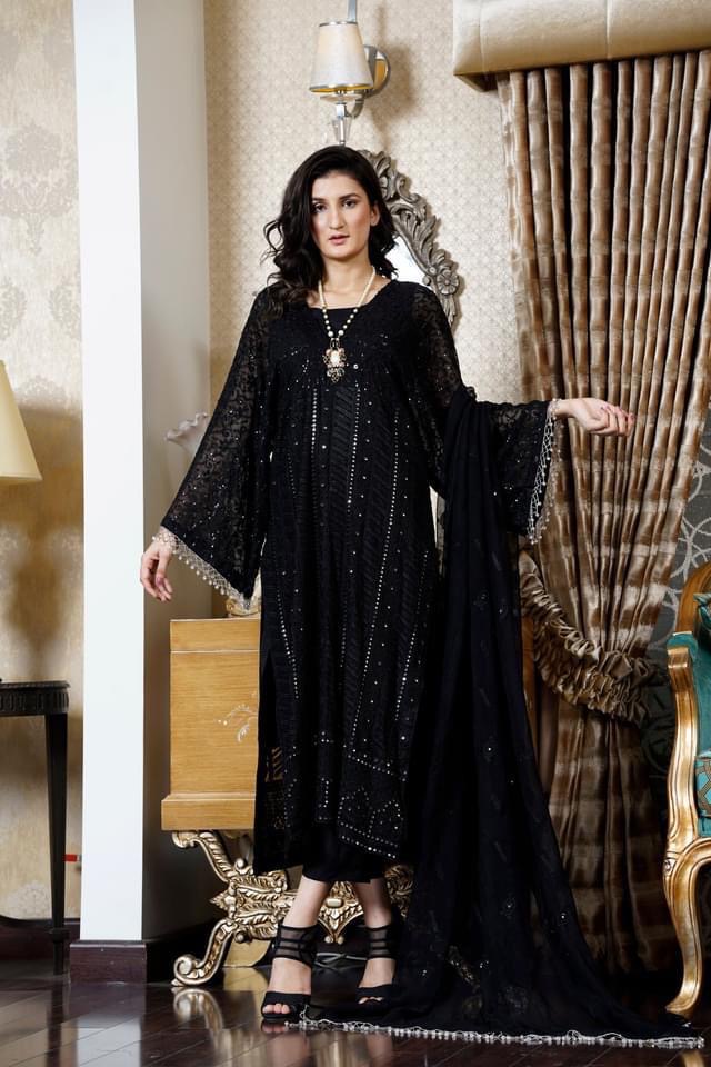 Black kaftan style